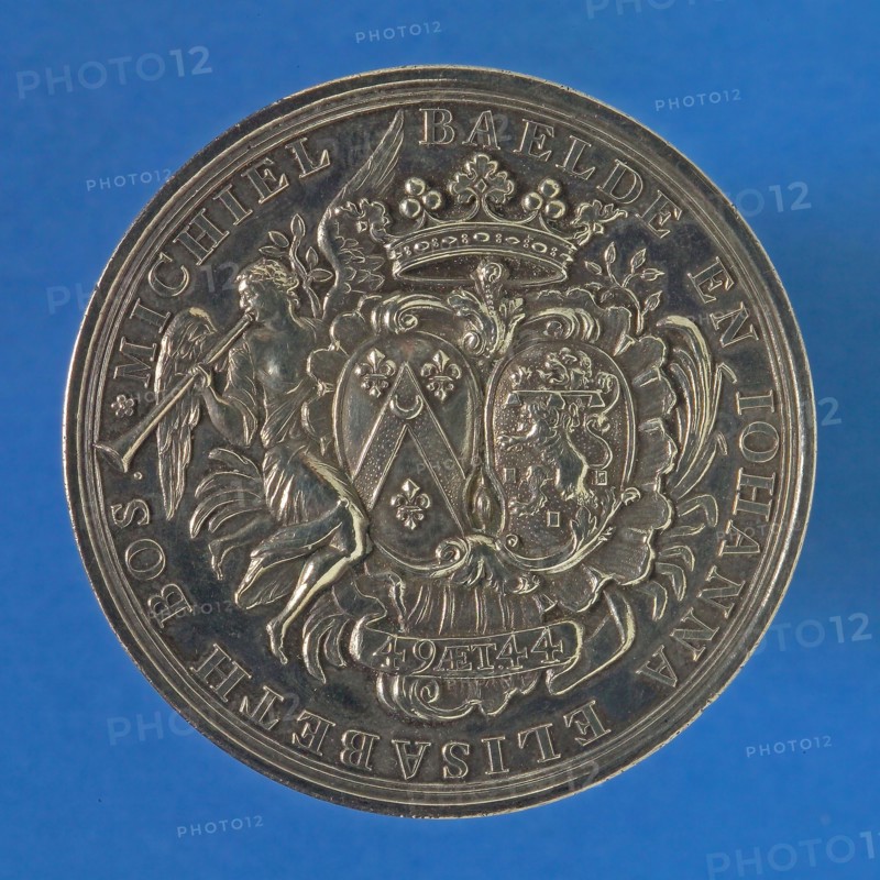 Nico van Swinderen, Medal on the 25th wedding of Michiel Baelde and Johanna Elizabeth Bos, wedding penny medal silver, two coats