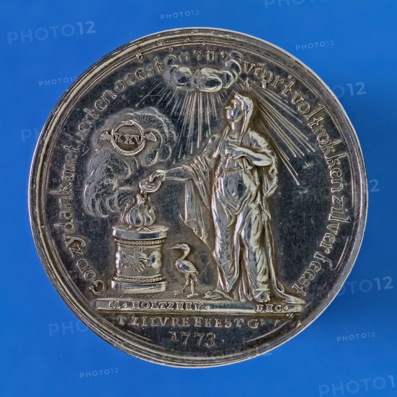 Vz: M. Holtzhey, Medal on the 25th wedding anniversary of Roelof Vogelensank and Maria Gerrarda van Dyk on June 23, 1773