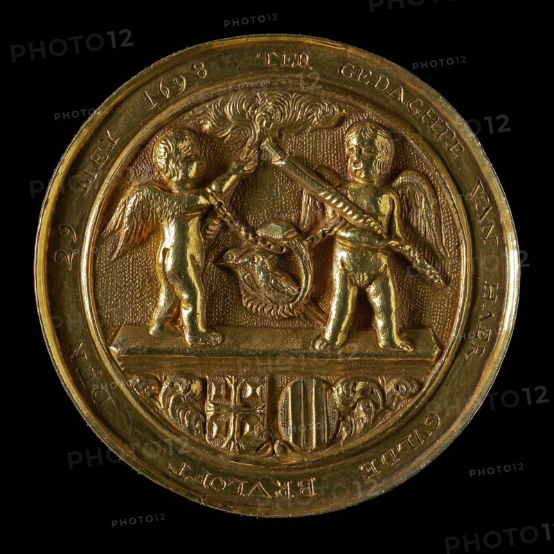Medal on the 50-year marriage of Cornelis van Pijlsweert and Geertruijt van der Smade, wedding medal medallion medal gold, cast