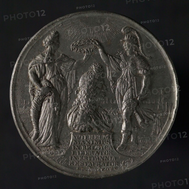 Casting front penny on the relief of Londonderry by the English fleet, coin casting sculpture lead metal, cast Molding