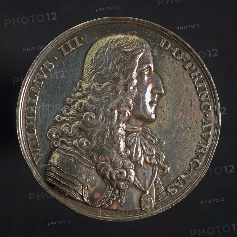 Christoffel Adolfszoon, Medal on the elevation of Prince William III as stadtholder, penning footage silver, bust Willem III