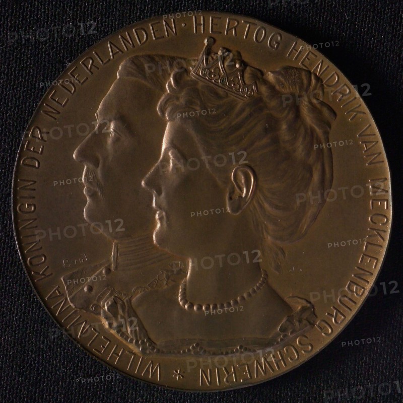 Manufacturer: Nederlandsche Fabriek van Gouden en Zilveren Werken J.A.A. Gerritsen, Medal on the wedding of Queen Wilhelmina