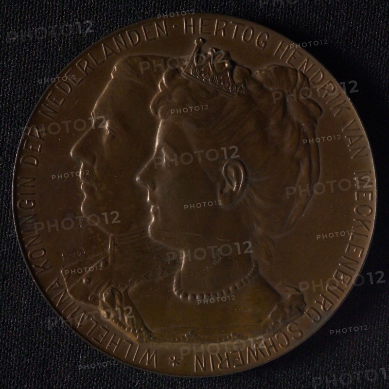 Manufacturer: Nederlandsche Fabriek van Gouden en Zilveren Werken J.A.A. Gerritsen, Medal on the wedding of Queen Wilhelmina