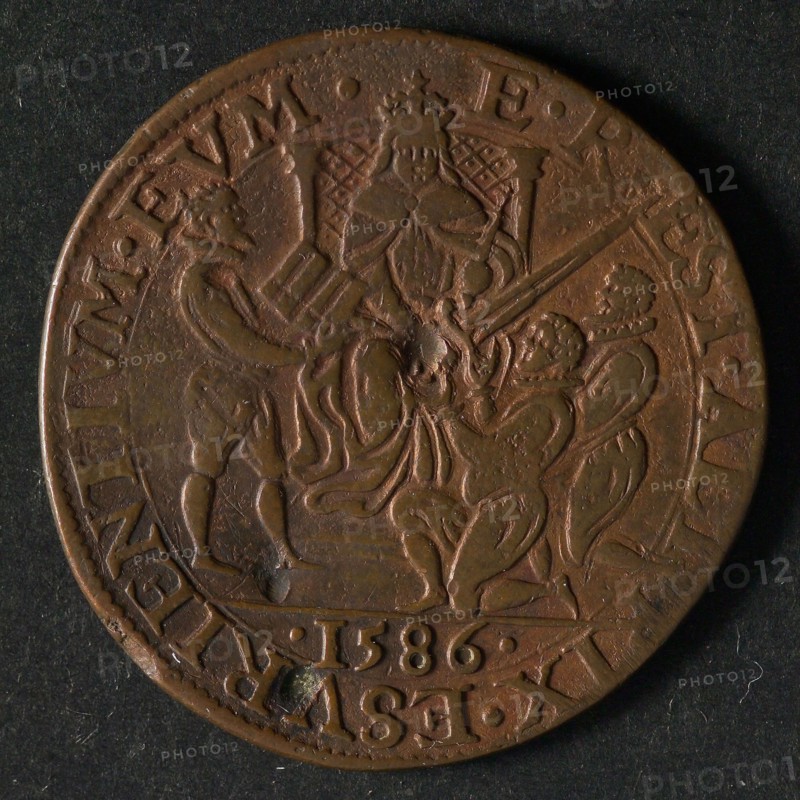 Medal on the help of Leycester, jeton utility medal penny exchange copper, epee above which in Hebrew Jehovah stands radiated