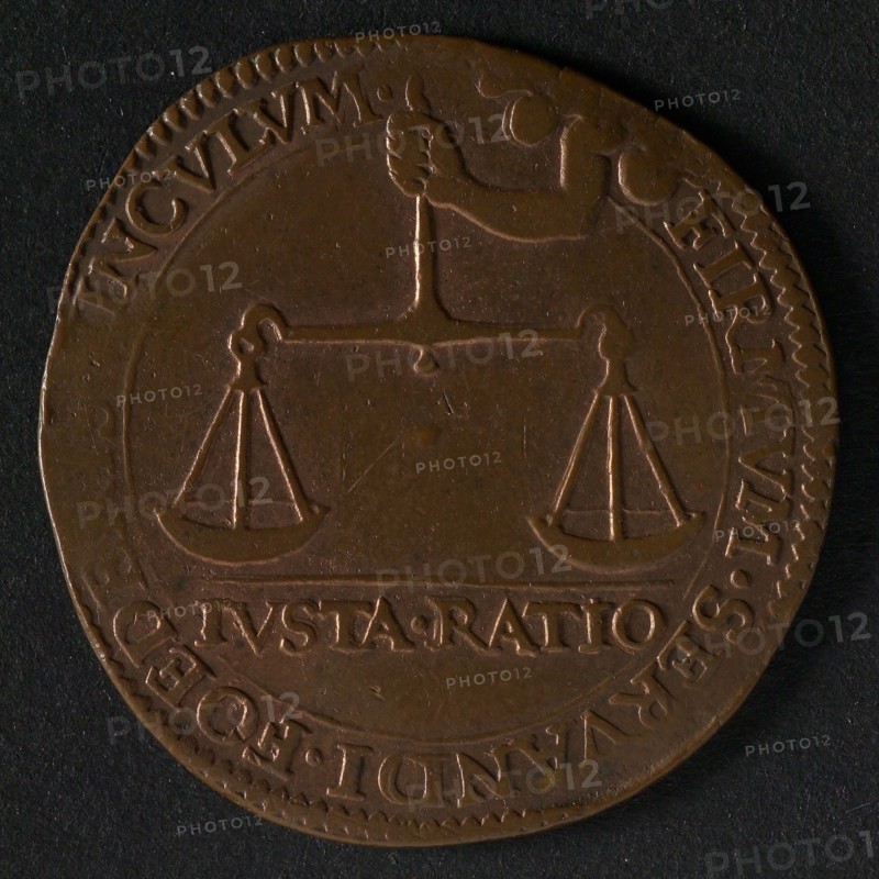 Medal on the inclusion of the country's cash, jeton utility medal medal exchange copper, arm coming from the cloud keeps balance