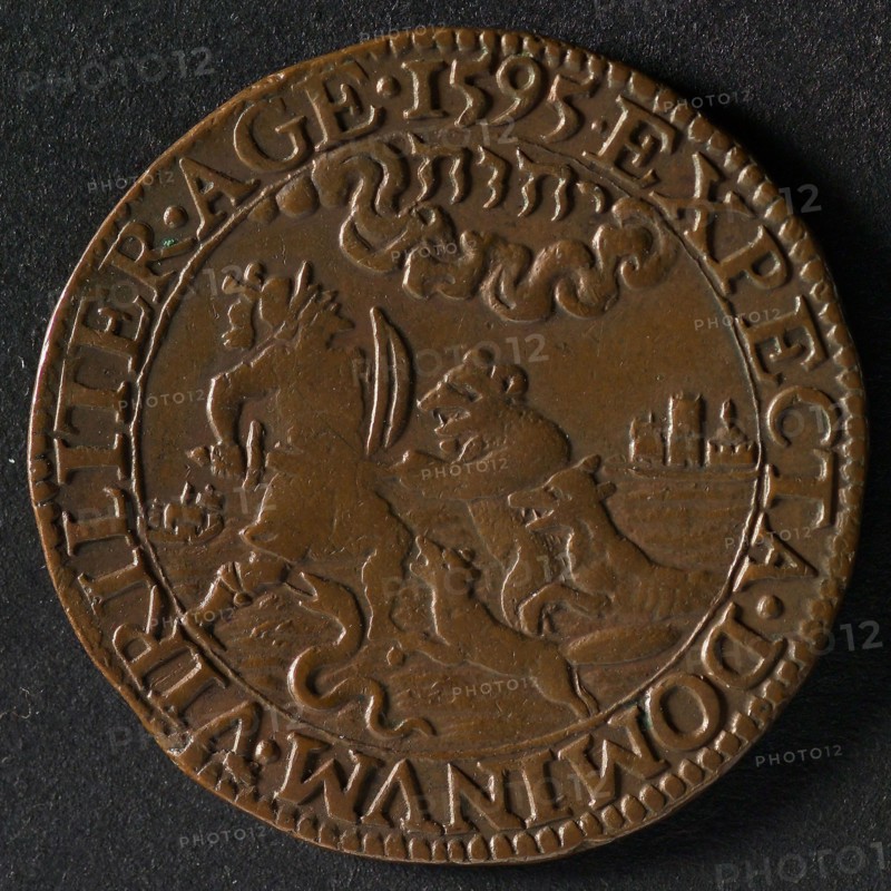 Medal on the murder of Doulens by the Spaniards, jeton utility medal medal exchange copper, warrior attacked by bear wolf fox