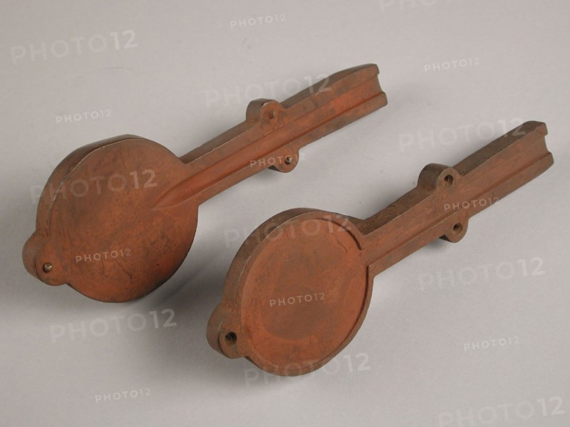 Two-piece bronze mold for spoon with round bowl and flat handle, mold casting tool tools base metal bronze, cast Two-piece mold