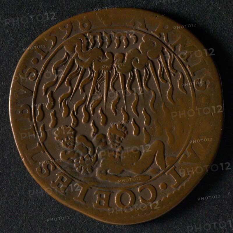 Medal on the atrocities committed by soldiers of Mendoza, jeton utility medal penny swap copper, three naked giants try to storm