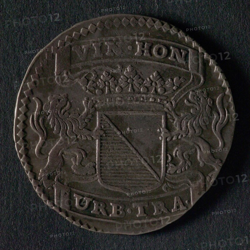 Medal from the Utrecht wine buyers' guild, jeton utility medal medal silver, crowned escutcheon of the city of Utrecht