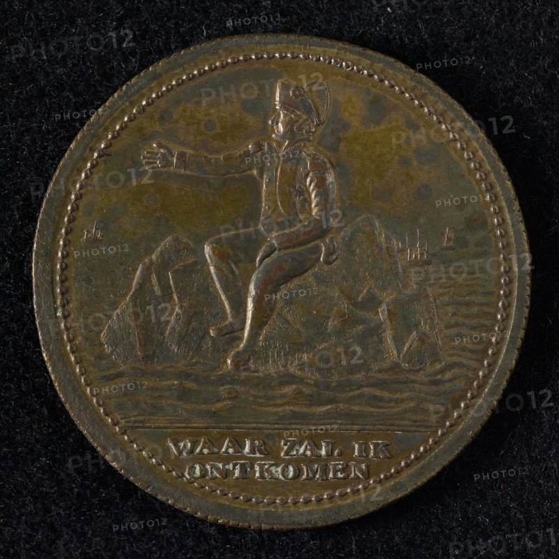 Medal on Napoleon on St. Helena, medallion bronze bronze statue 2,6, Napoleon seated left on rock island surrounded by sea