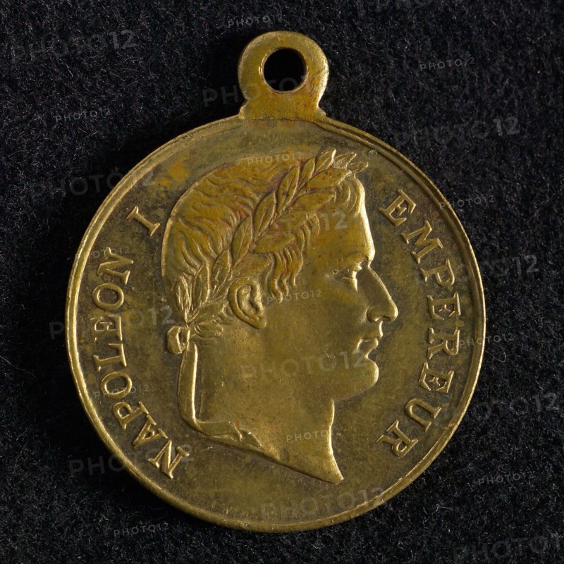 Wear medal on erecting the tomb for Napoleon I, bearer token medal holder bronze gold, gilded, portrait of Napoleon to the right