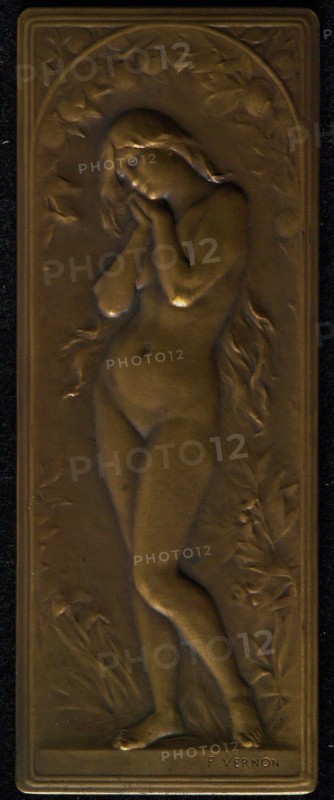 Frédéric Charles Victor Vernon, Plaque on Eve, plaque bronze, Eve standing to the left in an arc-shaped frame. Top branches