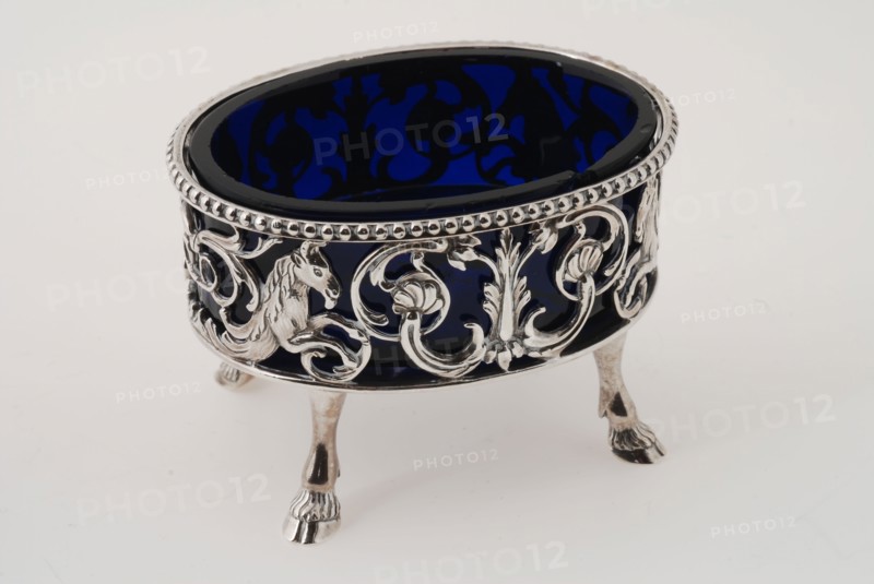 Silversmith: Rudolph Sondag, Salt container silver holder on legs with blue glass tray, salt vessel tableware holder silver
