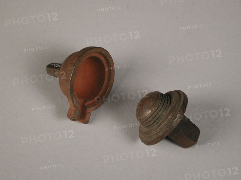 Two-piece bronze mold for screw cap, mold casting tool tools kit base metal bronze, cast Two-piece bronze mold for casting screw