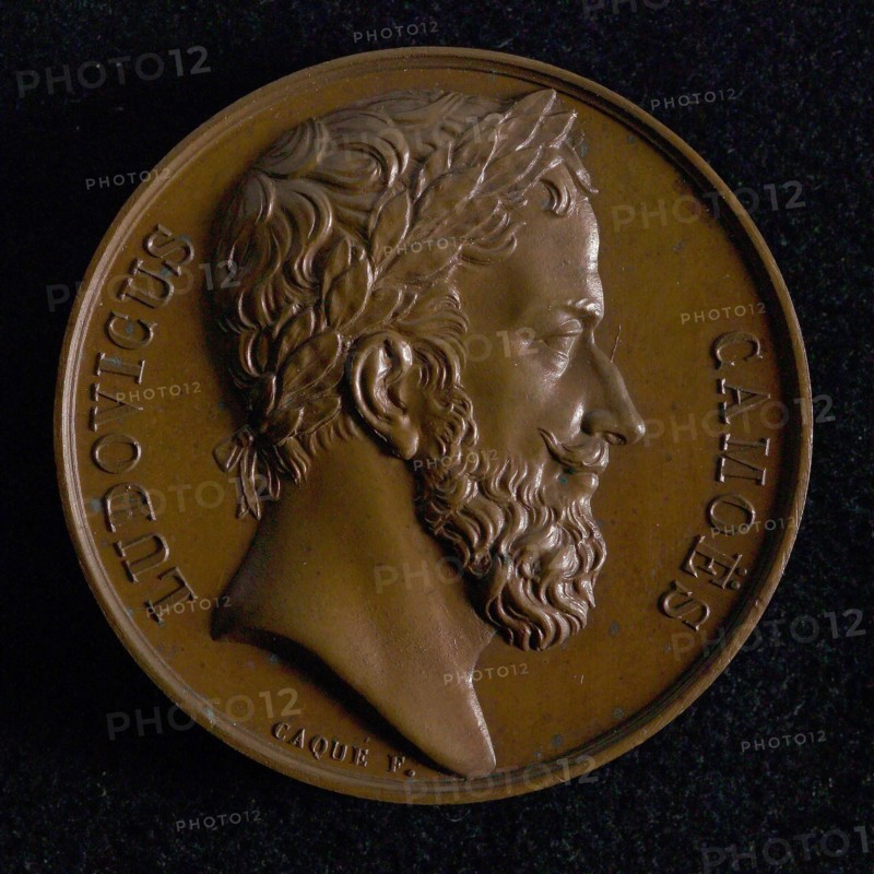 Armand Auguste Caqué (1793 - 1881), Medal on the Portuguese poet L. Camoës, medallion medal bronze, Round bronze medal signature