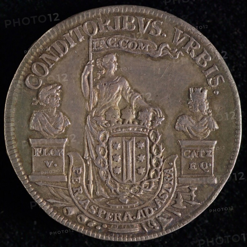 Medal of Gouda, tool medal penny identification carrier silver, Crowned coat of arms of Gouda held by standing female figure