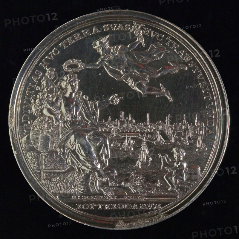M. Holtzhey, Commemorative medal on the completion of the Rotterdam Stock Exchange, commemorative medal penning footage silver