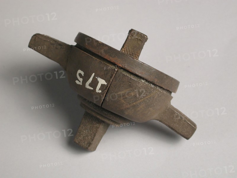 Four-piece bronze mold for lid of pot or jug, cast molding tool tools base metal bronze, cast turned Four-piece bronze mold