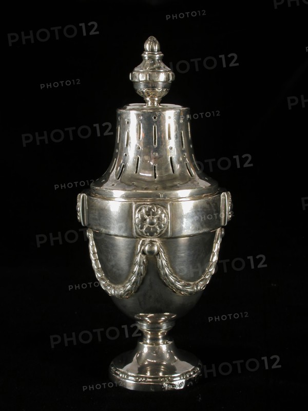Silversmith: Rudolph Sondag, Silver sprinkler, spreader vane holder silver, cast sawn hammered Spreader vane with ovoid body