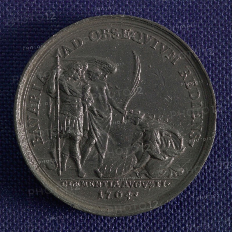Medal on the subjugation of Bavaria to the German Emperor, penning visual material lead metal, in the foreground liberated