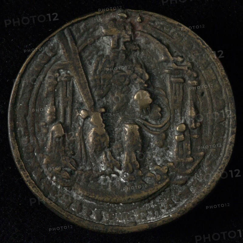 Medal to commemorate the 50th birthday of Charles V, penning footage copper, Charles V on throne, (VAN GODS) G (e) NEEDS KAROLUS