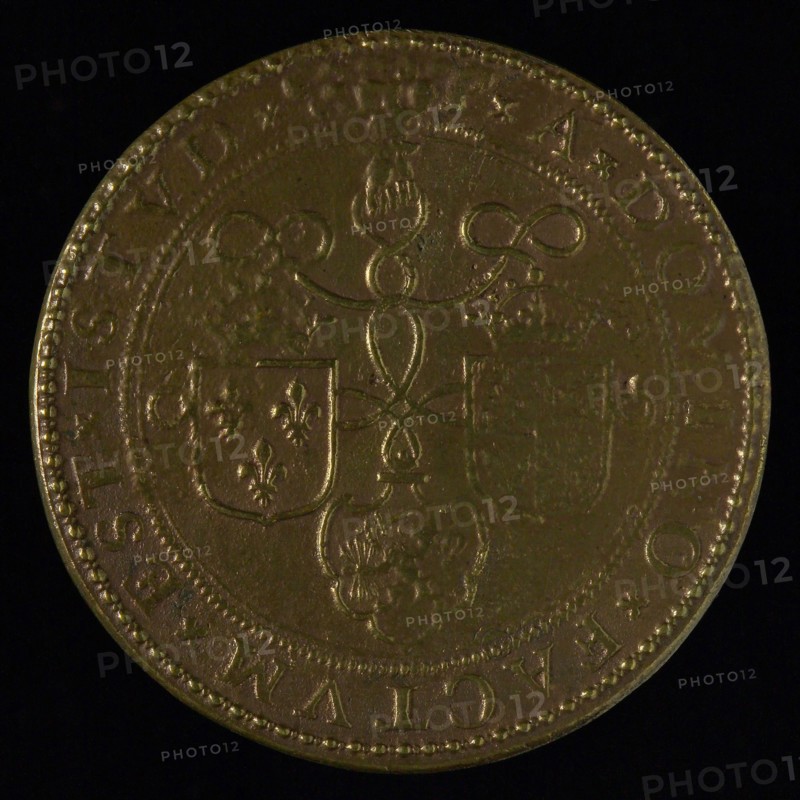 Medal on closing the file and renewing the alliance with England and France, penning image brass, crowned coats of arms