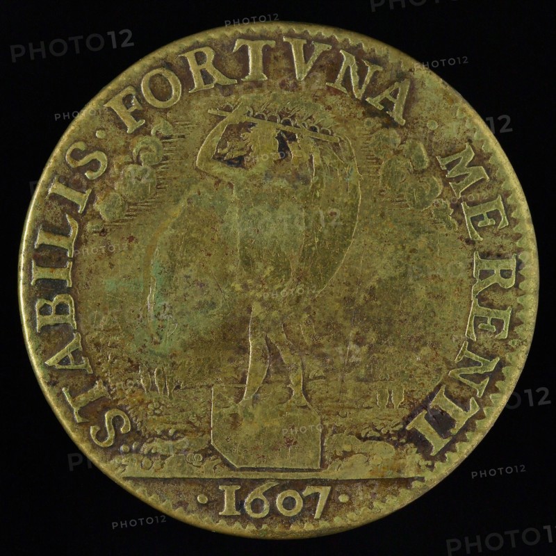 Medal from Johan van der Veeken, jeton utility medal medal exchange brass, Fortuna, in cut STABILIS FORTVNA MERENTI 1607