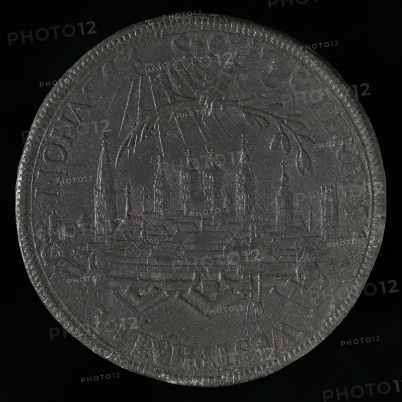 Engelbert Zettler, Medal on the Peace of Münster, medallion medals lead metal, view of Münster; above it holds cloud of olive