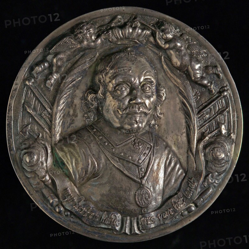 Medal on the death of Maarten Harpertszoon Tromp, death certificate penning footage silver, in raised relief bust Tromp Two
