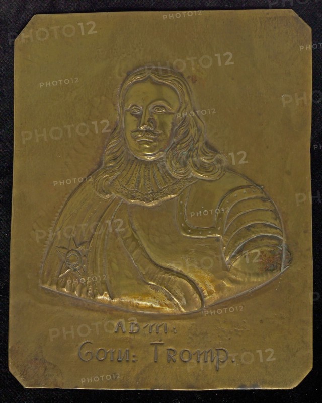 One side plaque with cut corners, by Admiral Cornelis Tromp (1629-1691), plaque copper, bust Cornelis Tromp