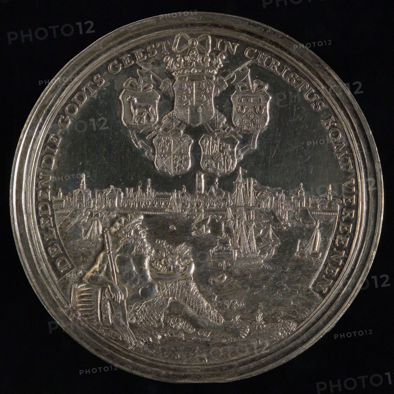 M. Holtzhey, Medal on the founding of the Lutheran Church in Rotterdam, penning footage silver, View of Rotterdam over the Maas