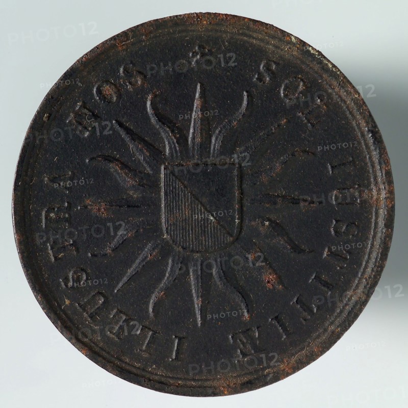 Medal awarded by curators of the Utrecht University on the - in the Ten-Day Campaign - students, penning footage iron, the sun
