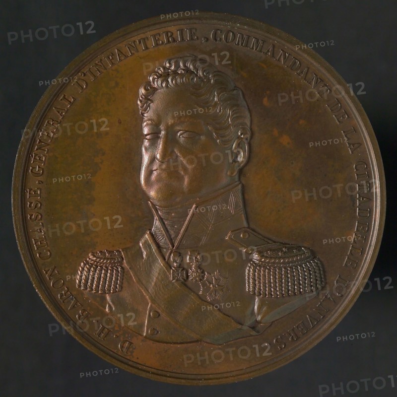 Medal on the heroic defense of the Citadel of Antwerp by General Chassé, medallions bronze bronze 4,7, Bust of Chassé decorated