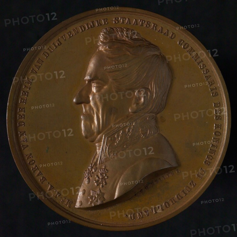 design: David van der Kellen, Medal in honor of Mr. J.. Baron van der Heim van Duijvendijke, medallion medal bronze, beaten