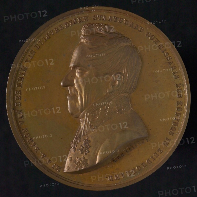 design: David van der Kellen, Medal in honor of Mr. J.. Baron van der Heim van Duijvendijke, penning footage bronze, struck