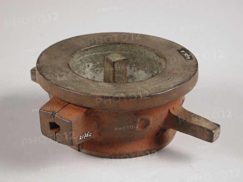 Dirck Messchaert I of Dirck Messchaert II, Four-piece bronze mold for top of pot or jug with initials D.M, mold casting tool