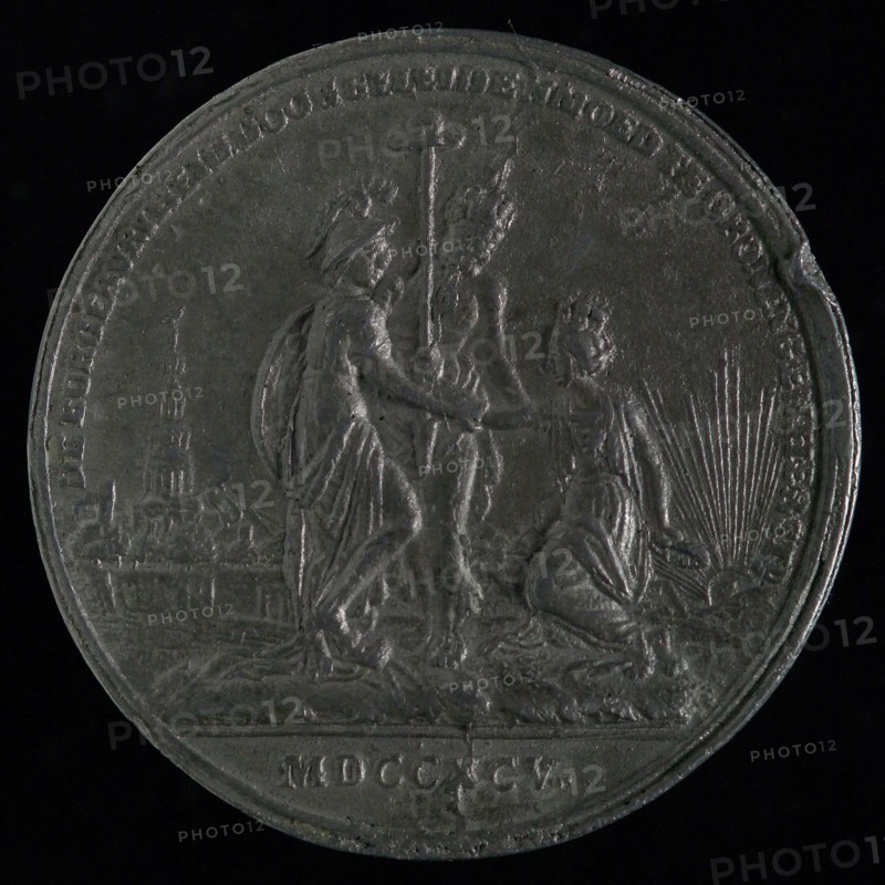 Reward medal of the Revolutionary Committee in Groningen, medallion of metal lead metal, city virgin of Groningen kneeling