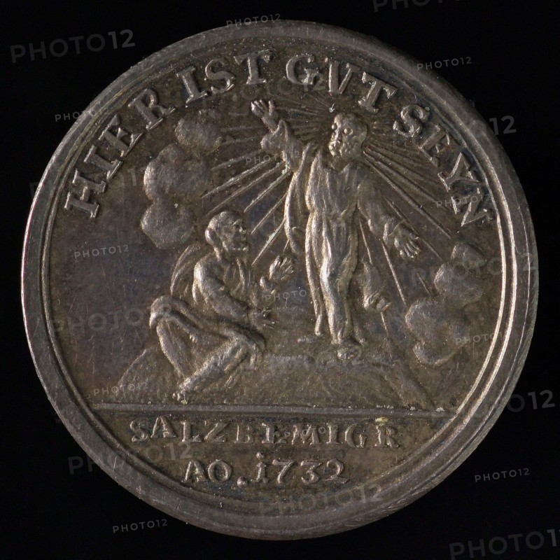 Medal on the exodus of the Salzburgers, penny footage silver, kneeling man groped wound in the side of Christ, omschrift WER