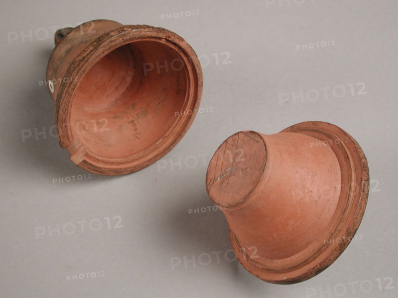 Two-piece bronze mold with flat bottom and S-shaped side, cast molding tool tools base metal bronze, molded turned
