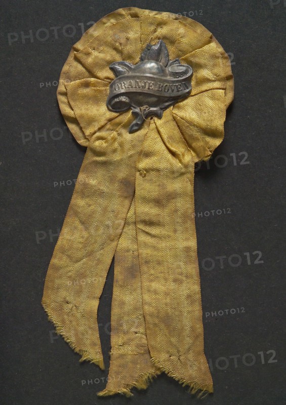 Silver badge at the Oranjefeest in Rotterdam, bearmark identification carrier silver textile, Silver wear sign