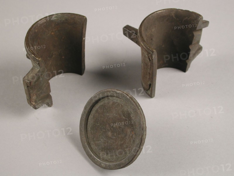 Three parts of four-piece bronze mold for beaker, cast molding tool tools base metal bronze and, c: h 5,1, cast Four-piece