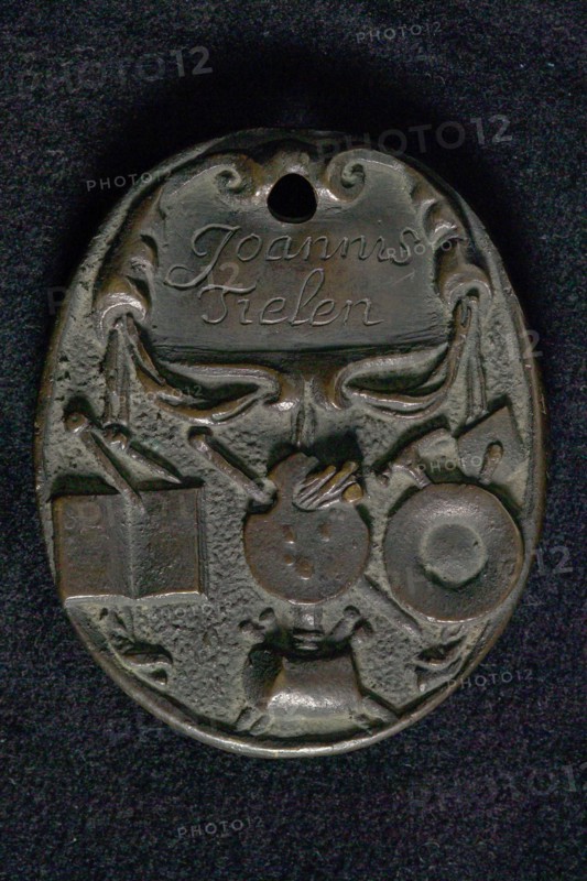 Oval guild medal of the painters and artists or St. Lucas in Rotterdam, guild penny penny identification carrier brass
