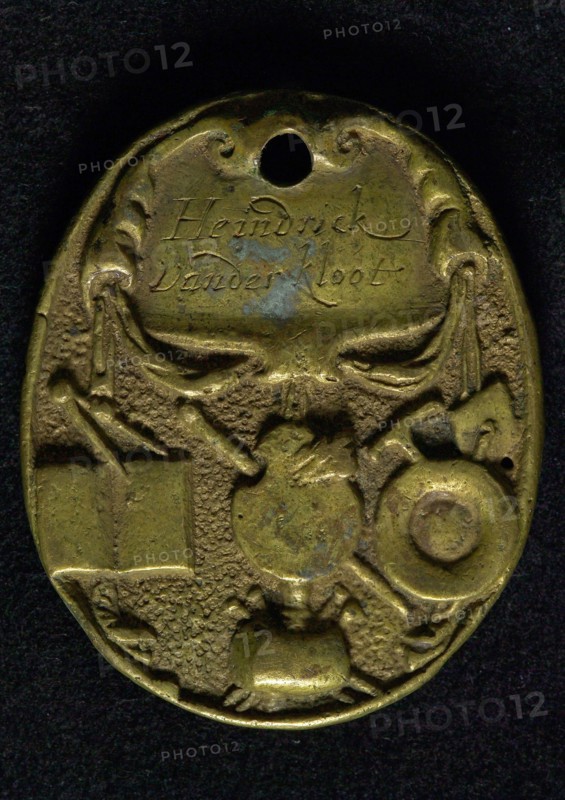 Oval guild medal of the painters and artists or St. Lucas in Rotterdam, guild penny penny identification carrier brass