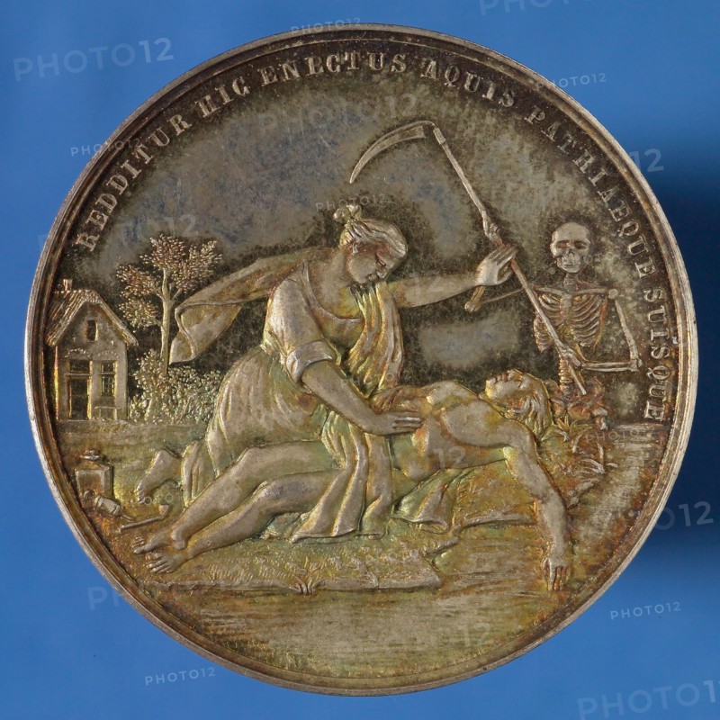 Medal Maatschappij for the rescue of drowning, penny footage silver, struck, woman kneeling at the waterfront drowning man