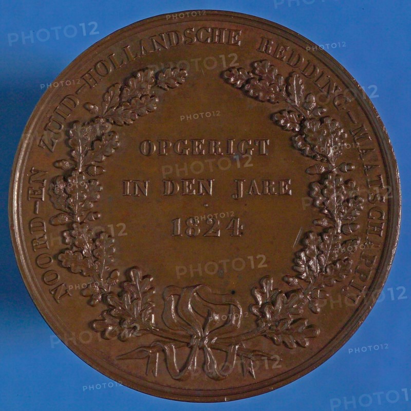 Medal Noord- and Zuid Hollandsche Redding-Maatschappij, penning footage bronze, minted, Wreath of two bound oak branches