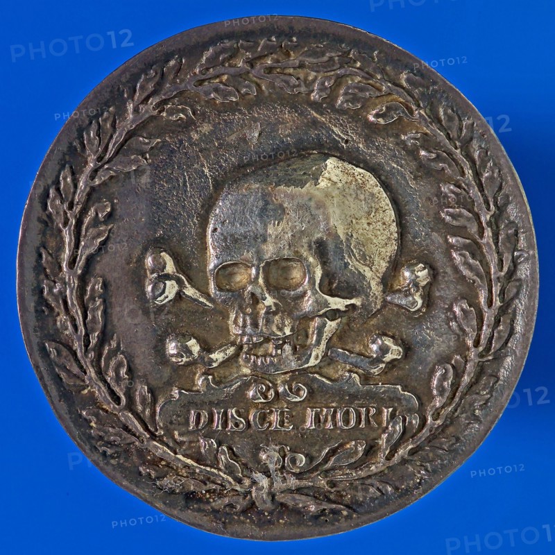 Medal of the Wijnkopersgilde of Amsterdam on the death of Johannes van Drogenhorst in 1621, death certificate guild medal