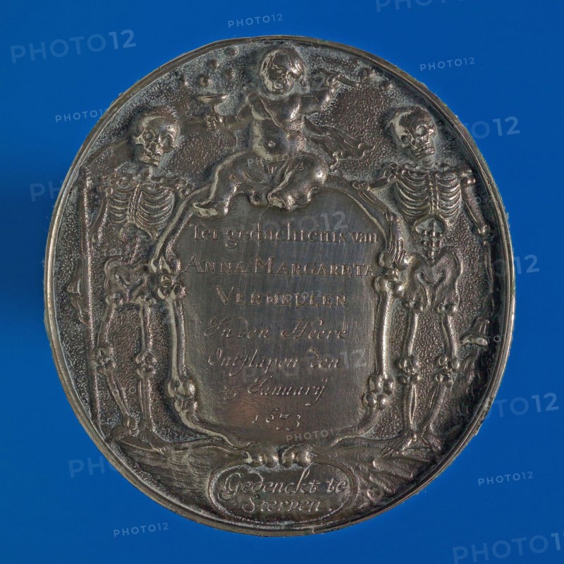 W. Muller, Oval plaque commemorating the death of Anna Margareta Vermeulen, plaque medal mortality medal medal medal silver
