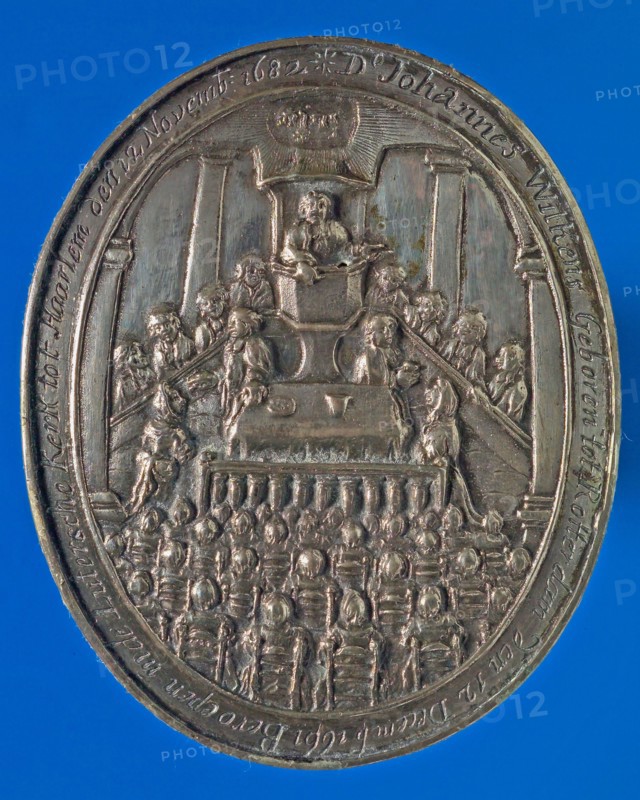 Plaque medal on the death of Reverend Johannes Wilkens at the age of 34 in 1696, death certificate plaque medal penning footage