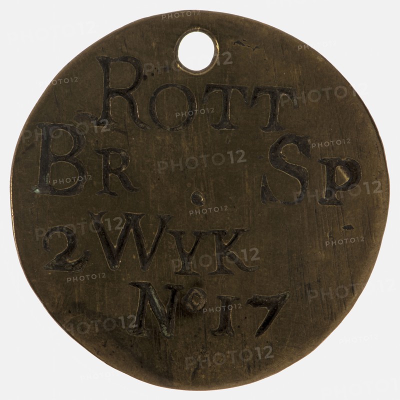 Fire spray of Rotterdam 1725, fire brigade penny identification carrier copper, engraved: ROTT w. SP. 2 WYK No 17 Rotterdam fire