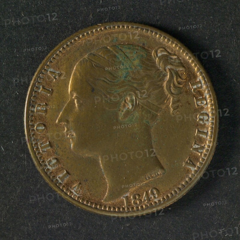 medal on the Duke of Cumberland, medallion bronze bronze figure 2,2, portrait of Queen Victoria left omschrift: VICTORIA